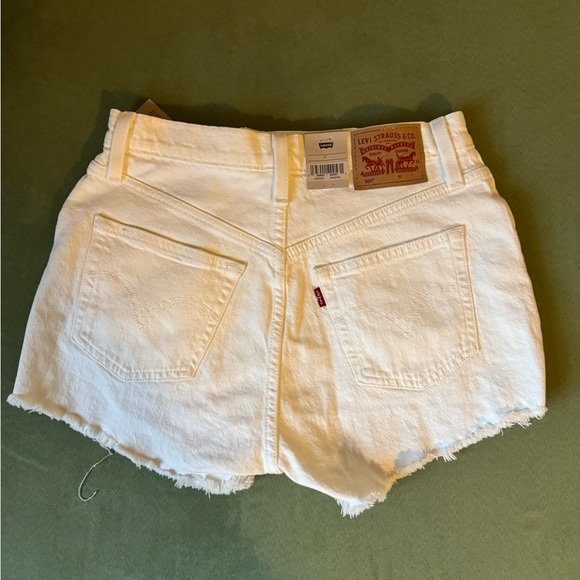 Levi’s Women’s High Rise Original 501 Jean Shorts in Whiteboard - Picture 4 of 7